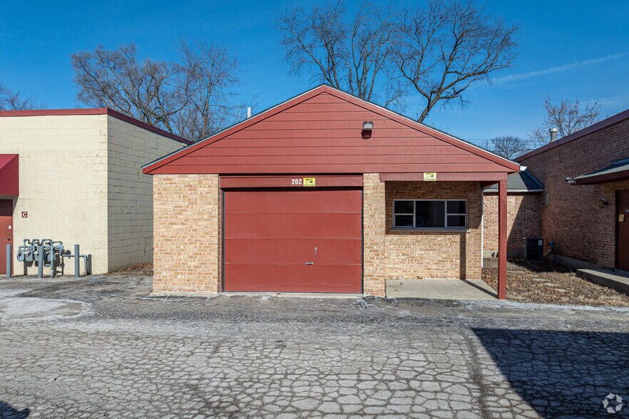 More Photos Of 202 S. 13th Ave. St. Charles Il. 60174 Ave, St Charles Flex For Lease