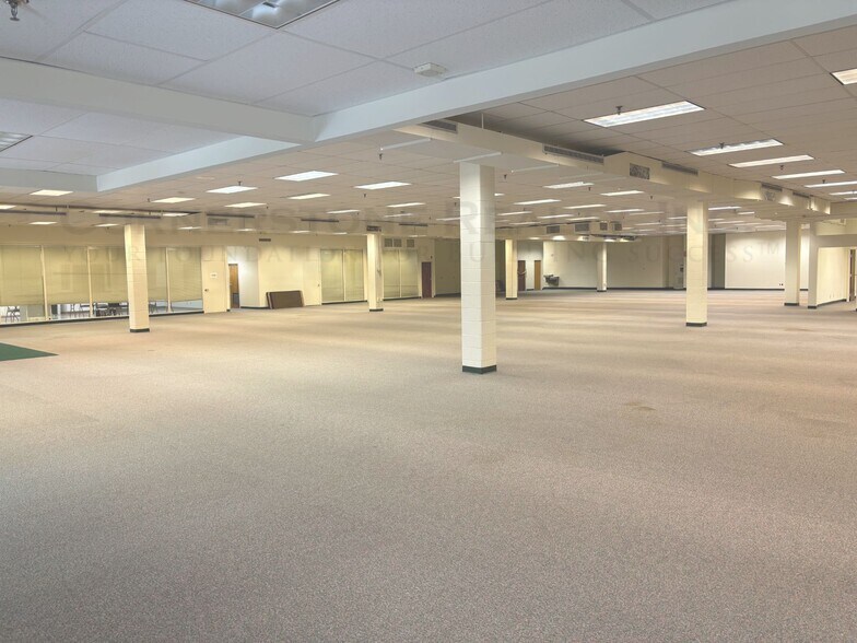 More Photos Of 84 Progress Ln, Waterbury Flex For Lease