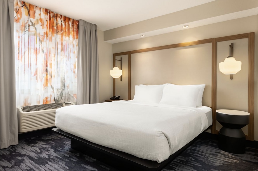 More Photos Of 3045 Centre Pointe Dr N, Roseville Hotel For Sale