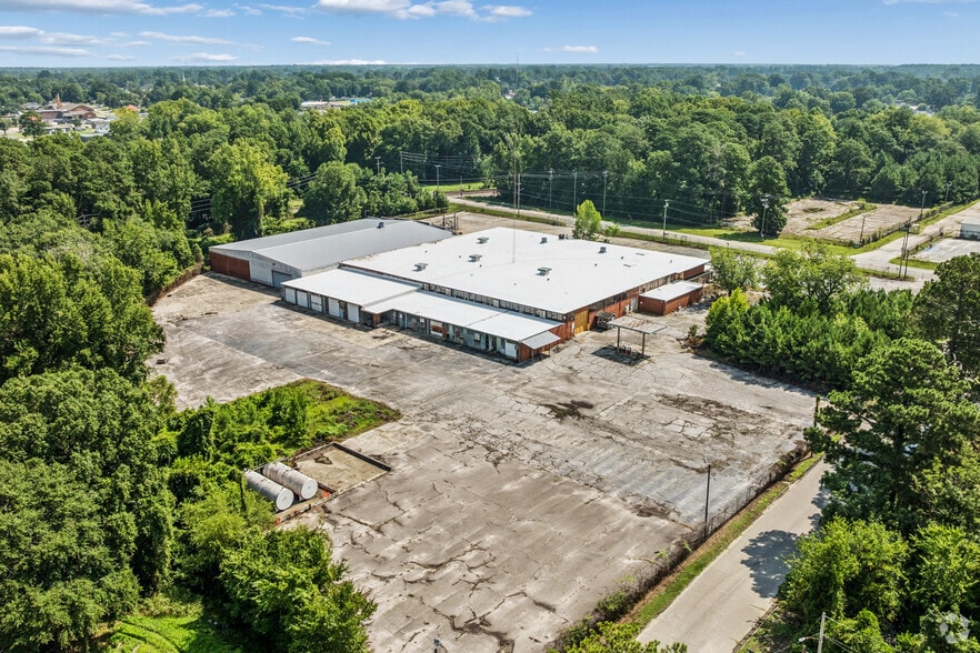 More Photos Of 500 S Chippewa St, Lumberton Warehouse For Sale