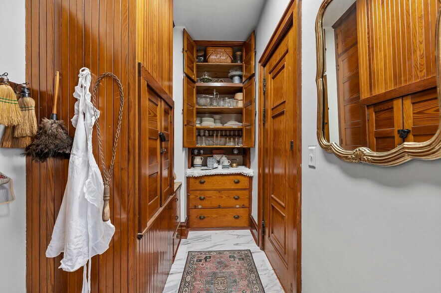 More Photos Of 610 W Washington St, Sandusky Specialty For Sale