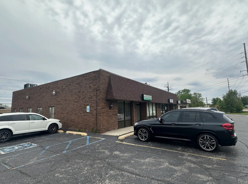 More Photos Of 409 N Wisconsin St, Hobart Office For Sale