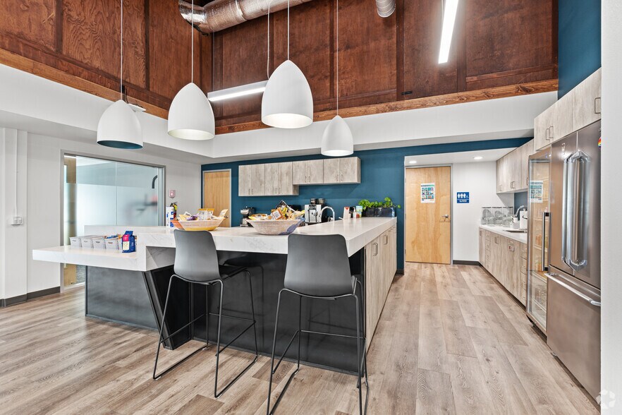 More Photos Of 699 Veterans Blvd, Redwood City Office For Lease