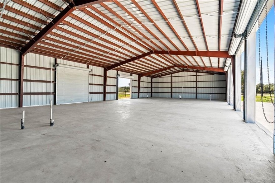 More Photos Of 916 Fuqua St, Rockport Industrial For Sale