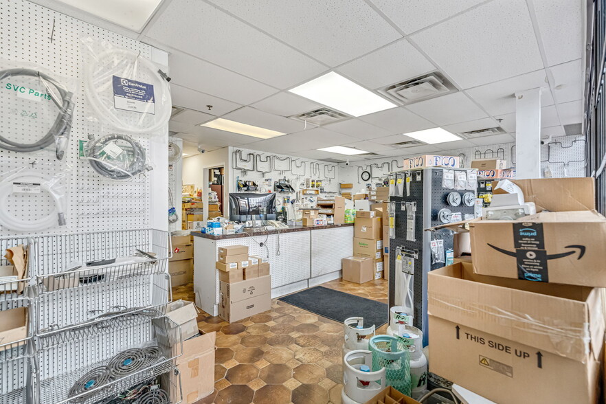 More Photos Of 750 Oakdale Rd, Toronto Flex For Sale