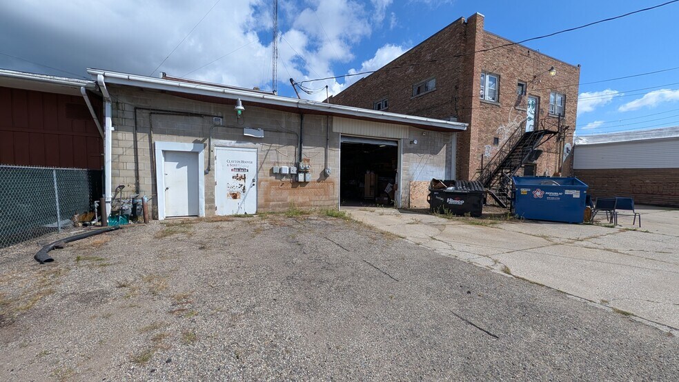 More Photos Of 2406 Mishawaka Ave, South Bend General Retail For Lease