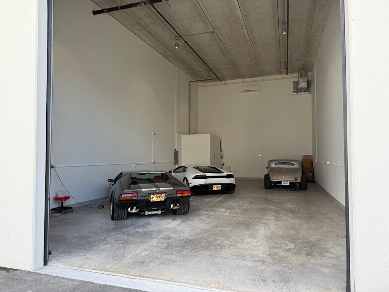 More Photos Of 5451 Communications Pky, Lakewood Ranch Showroom For Sale