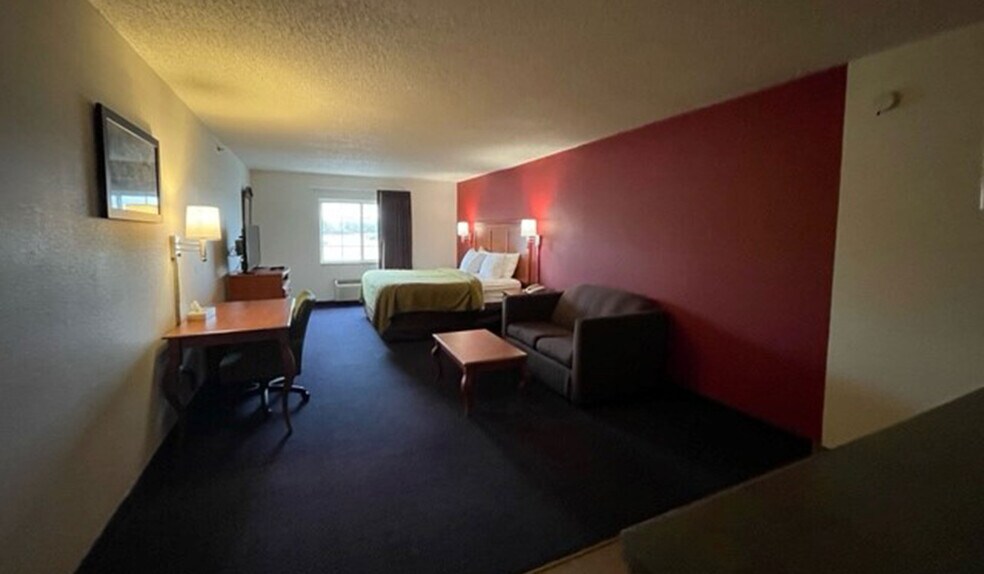 More Photos Of 717 E Bannerman Ave, Redgranite Hotel For Sale