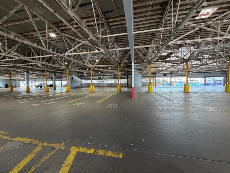More Photos Of 5500 W Century Blvd, Los Angeles Warehouse For Lease