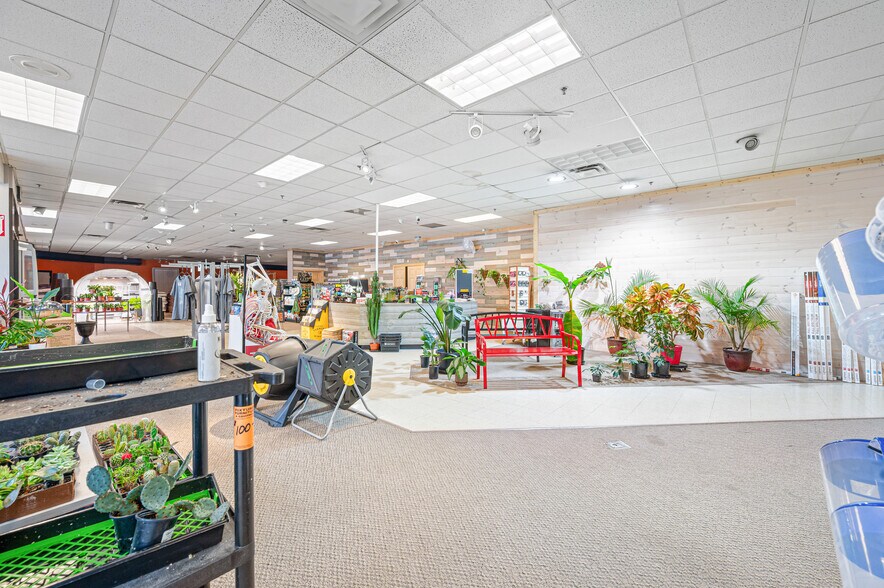 More Photos Of 1550 N Mitchell St, Cadillac General Retail For Lease