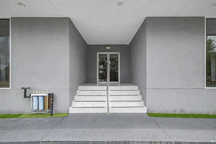 More Photos Of 6915 Antoine Dr, Houston Medical For Lease