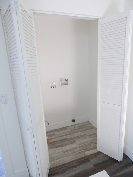 More Photos Of 6732 Irvine Ave, North Hollywood Apartments For Sale