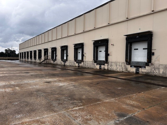 More Photos Of 3300 Sylvester Rd, Albany Warehouse For Lease