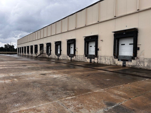 More Photos Of 3300 Sylvester Rd, Albany Manufacturing For Lease