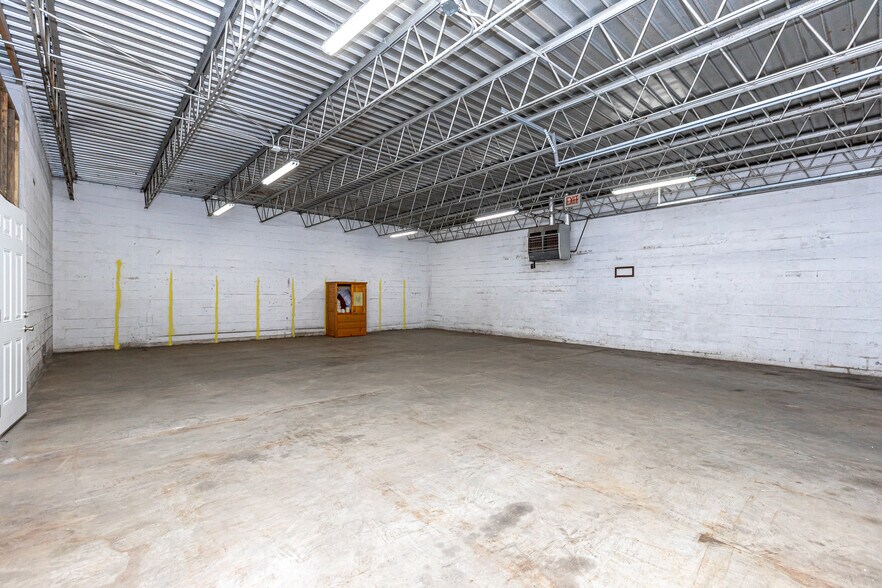 More Photos Of 665 David Ave, Danville Self Storage For Lease