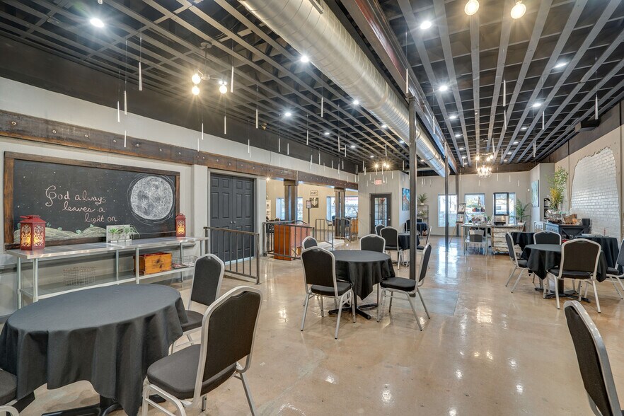 More Photos Of 109-111 S Main St, Irving Restaurant For Sale