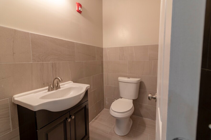 More Photos Of 2613 W Hunting Park Ave, Philadelphia Light Distribution For Lease