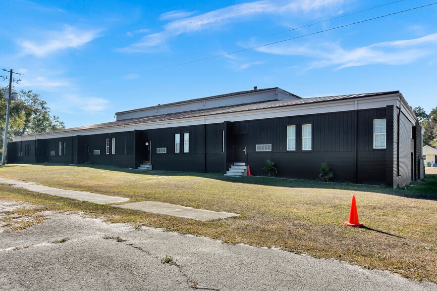 More Photos Of 920 N 6th St, Wilmington Religious Facility For Sale