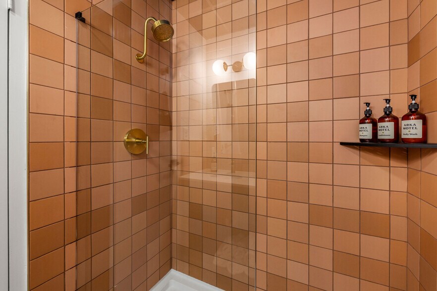 More Photos Of 14733 Dutchmans Dr, Rogers Hotel For Sale