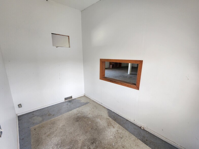 More Photos Of 1230 Jackson St, Columbus Warehouse For Lease