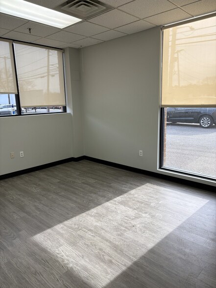 More Photos Of 170-176 Central Ave, Farmingdale Warehouse For Lease