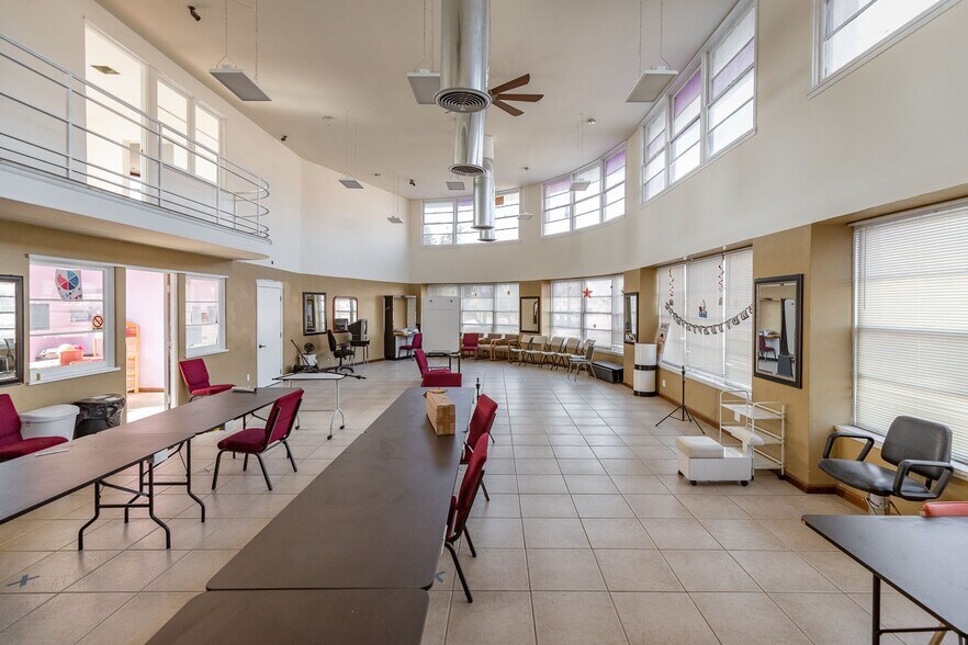 More Photos Of 5245 W San Fernando Rd, Los Angeles Showroom For Sale