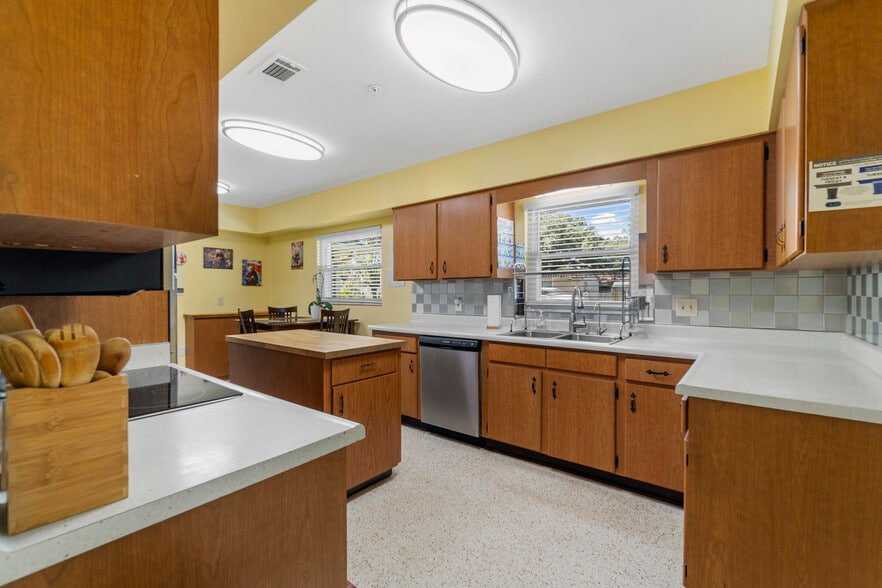 More Photos Of 207 W Wheeler Rd, Seffner Assisted Living For Sale