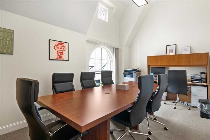More Photos Of 6 Butler Pl, Saratoga Springs Office For Lease