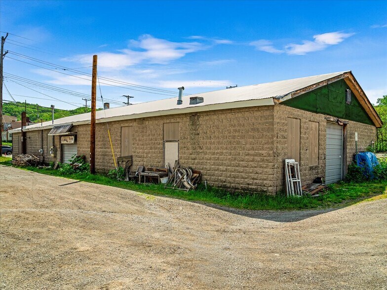 More Photos Of 2600 Duss Ave, Ambridge Unknown For Sale