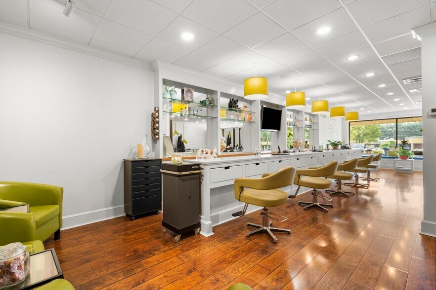 More Photos Of 420 Post Rd W, Westport Storefront For Sale