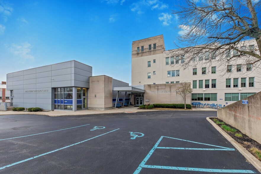 More Photos Of 2400 Reading Rd, Cincinnati Office For Lease