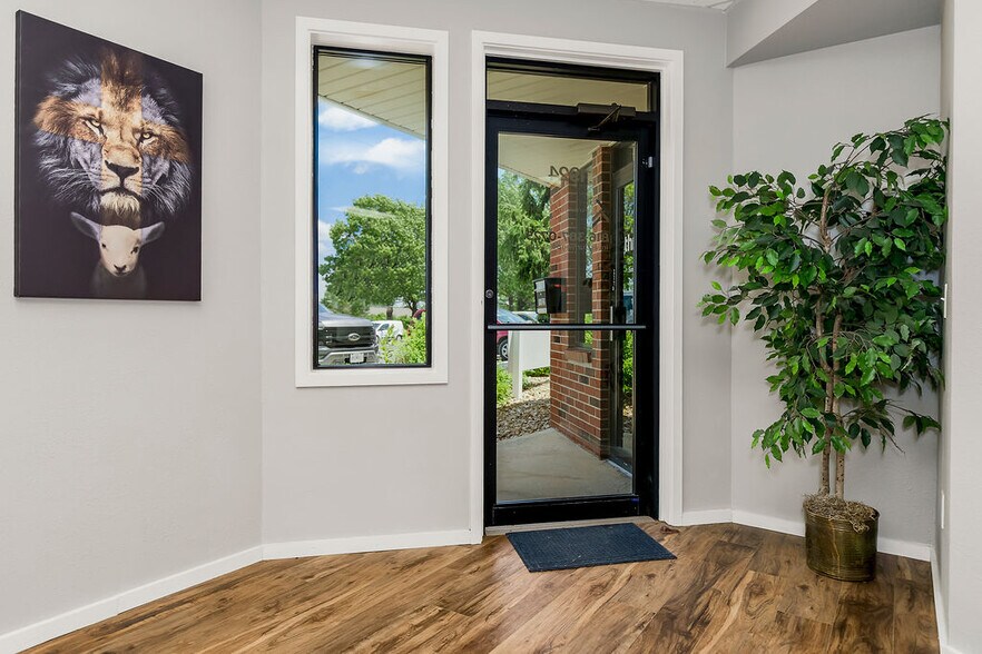 More Photos Of 1924 NW Copper Oaks Cir, Blue Springs Medical For Sale