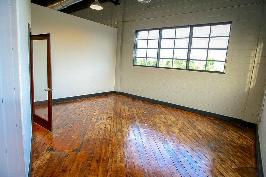 More Photos Of 454 Irwin St Ne, Atlanta Showroom For Lease