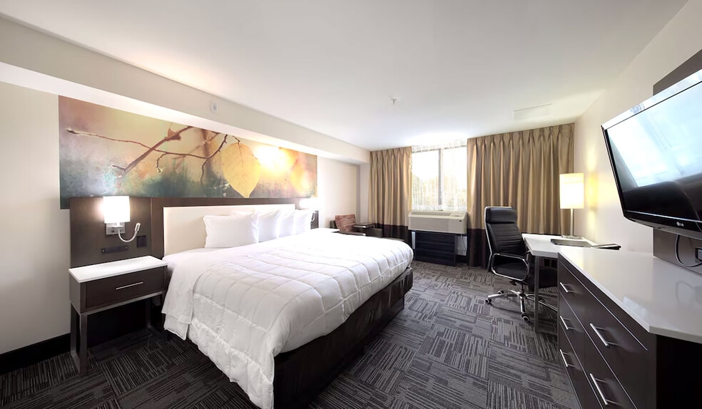 More Photos Of 1005 S Moorland Rd, Brookfield Hotel For Sale