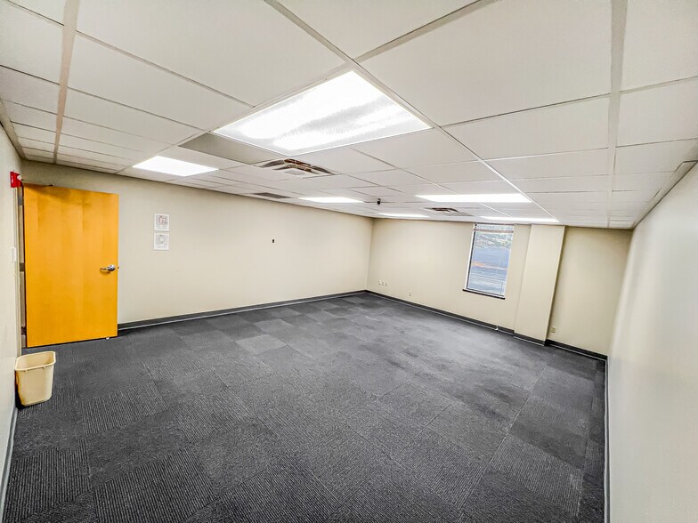 More Photos Of 4411 Woodson Rd, Saint Louis Office For Lease