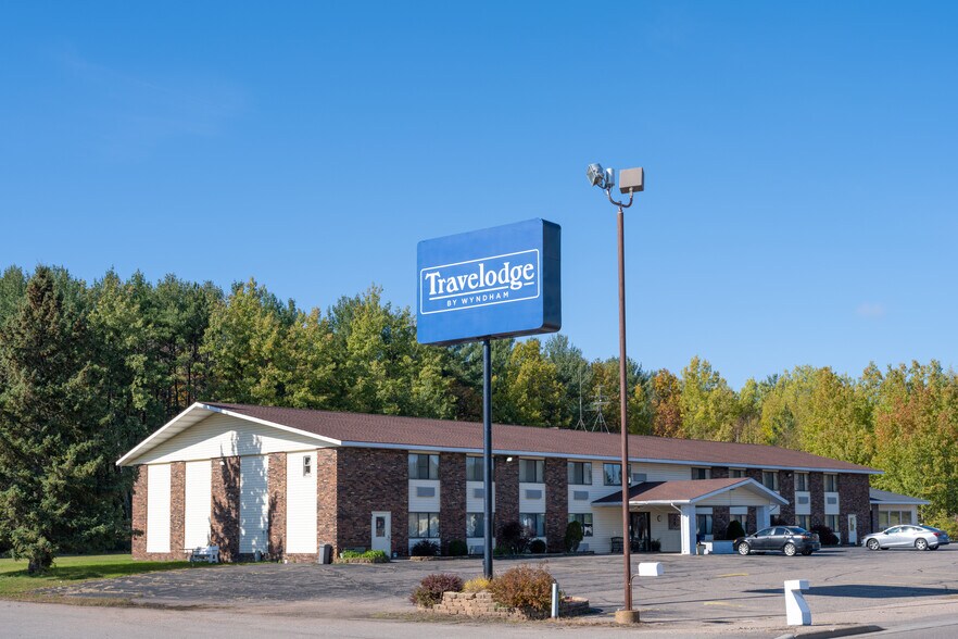 Primary Photo Of 200 S Pine Ridge Ave, Merrill Hotel For Sale