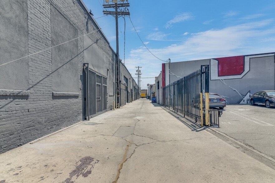 More Photos Of 2023-2043 S Santa Fe Ave, Los Angeles Unknown For Lease