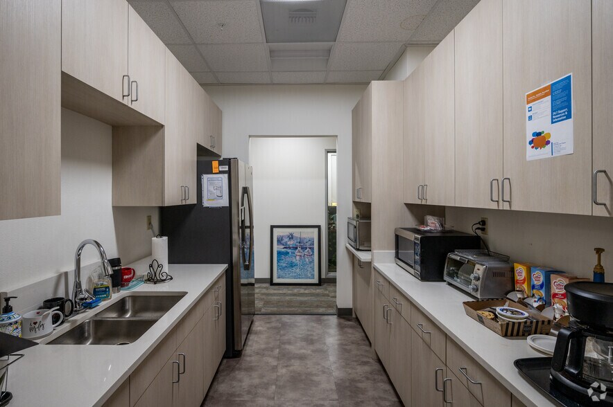 More Photos Of 1124 Bristol St, Costa Mesa Office For Sale