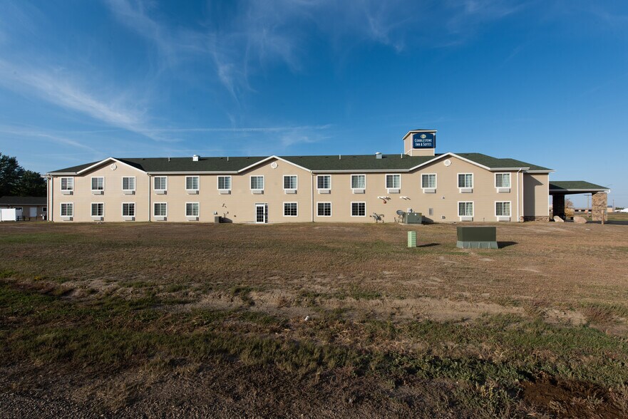 More Photos Of 158 Rodeo Dr, Killdeer Hotel For Sale