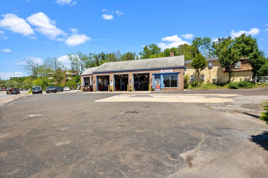 More Photos Of 2304 Huntingdon Pike, Huntingdon Valley Auto Repair For Sale
