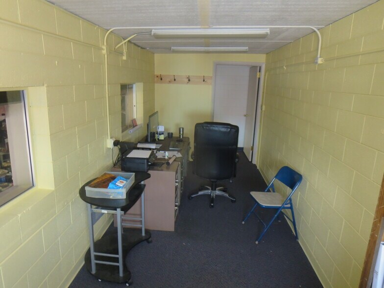 More Photos Of 114-116 E Main St, Little Chute Storefront For Sale