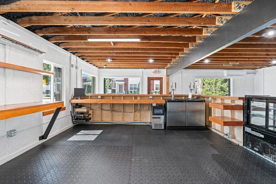 More Photos Of 209 Palmetto Ave, Longwood Restaurant For Lease