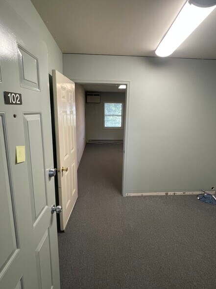 More Photos Of 11377 Robinwood Dr, Hagerstown Office For Lease