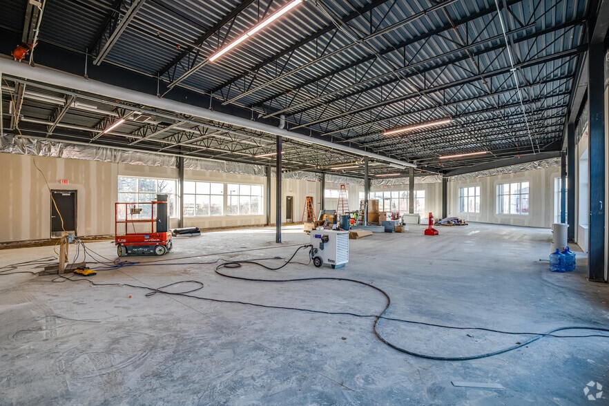 More Photos Of 855 Vikings Parkway, Eagan Restaurant For Lease