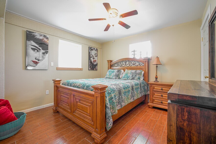 More Photos Of 129 E Esperanza St, South Padre Island Apartments For Sale