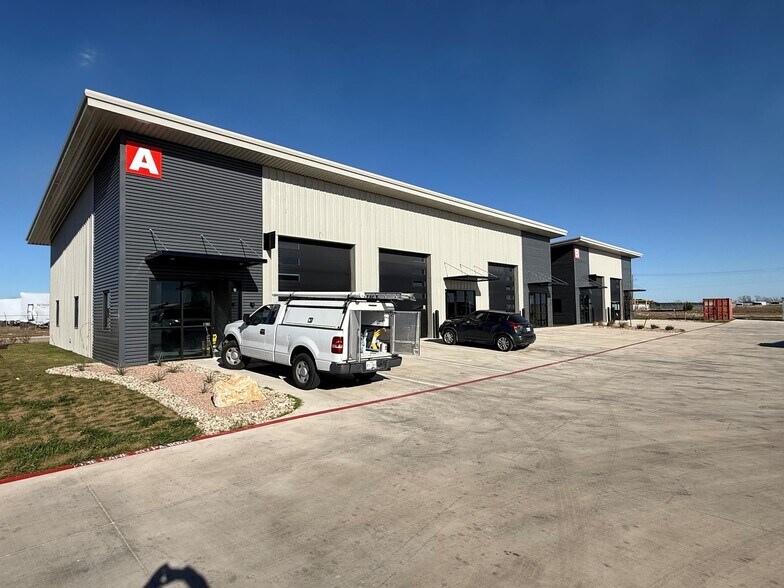 More Photos Of 704 Progress Dr, Killeen Light Distribution For Sale