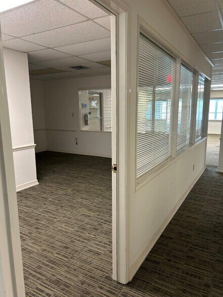 More Photos Of 4526-4532 US Hwy 19, New Port Richey Bank For Lease