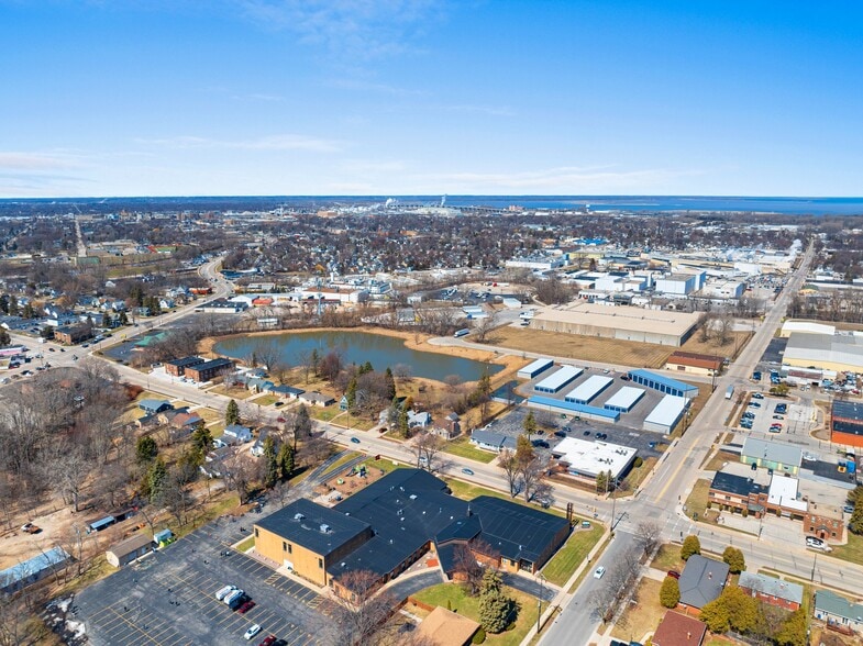 More Photos Of 1751 Deckner Ave, Green Bay Medical For Sale