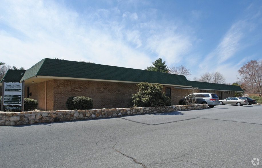 More Photos Of 201 Possum Park Rd, Newark Medical For Lease