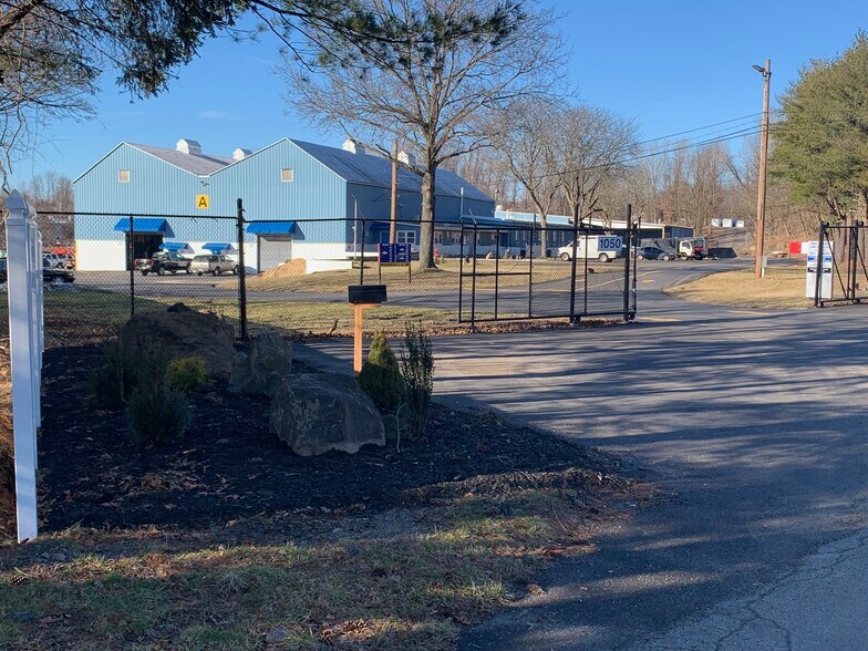 More Photos Of 1048-1050 Lower South St, Peekskill Manufacturing For Lease